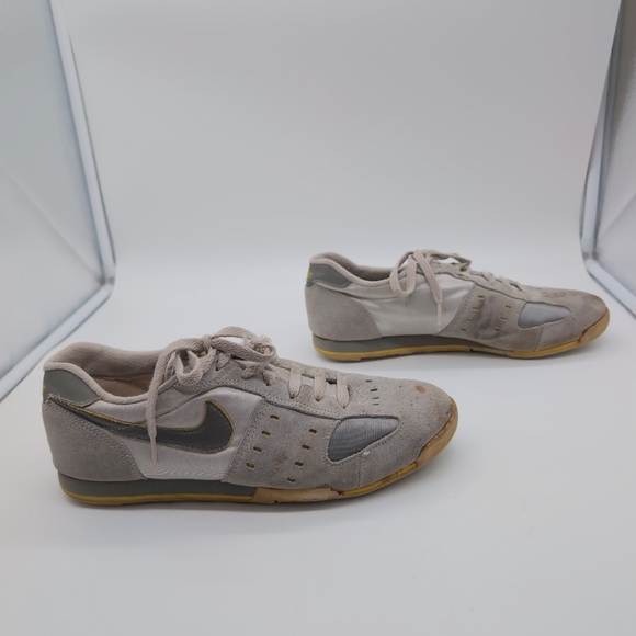 1980s Nike Sz 9 Gray White Waffle Running Shoes 9 870608 S - Picture 6 of 10